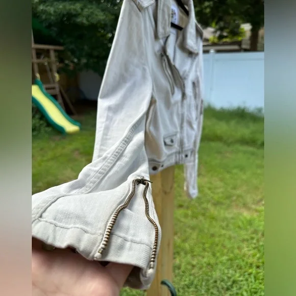 Denim and Bone Mary and Roses patch and embroidered one of a kind Levi Jacket - Picture 9 of 15